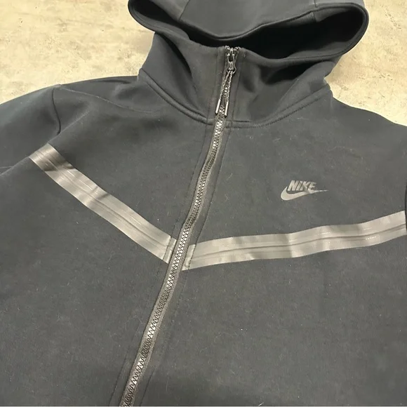 Nike Tech Fleece Black Hoodie Large - Picture 3 of 11